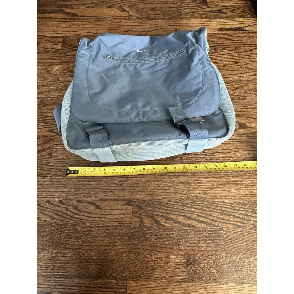 Nike Sportswear Essentials Unisex Blue Messenger Bag